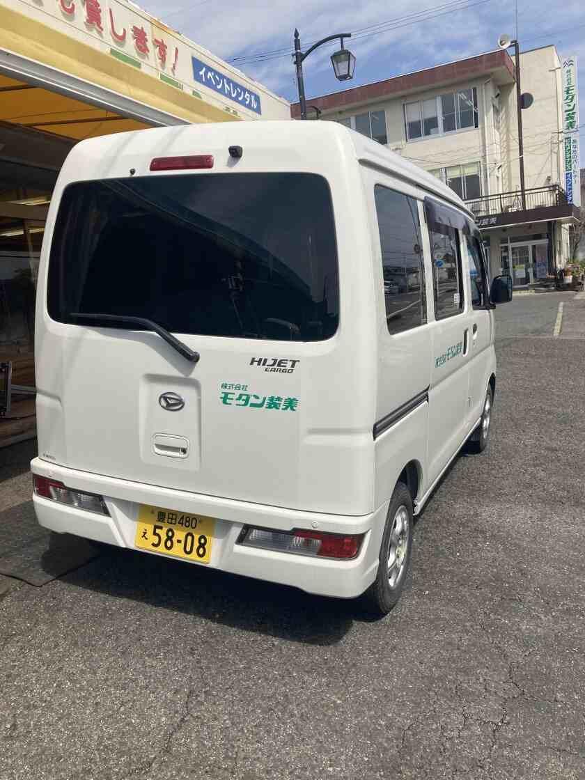 株式会社モダン装美の制服4