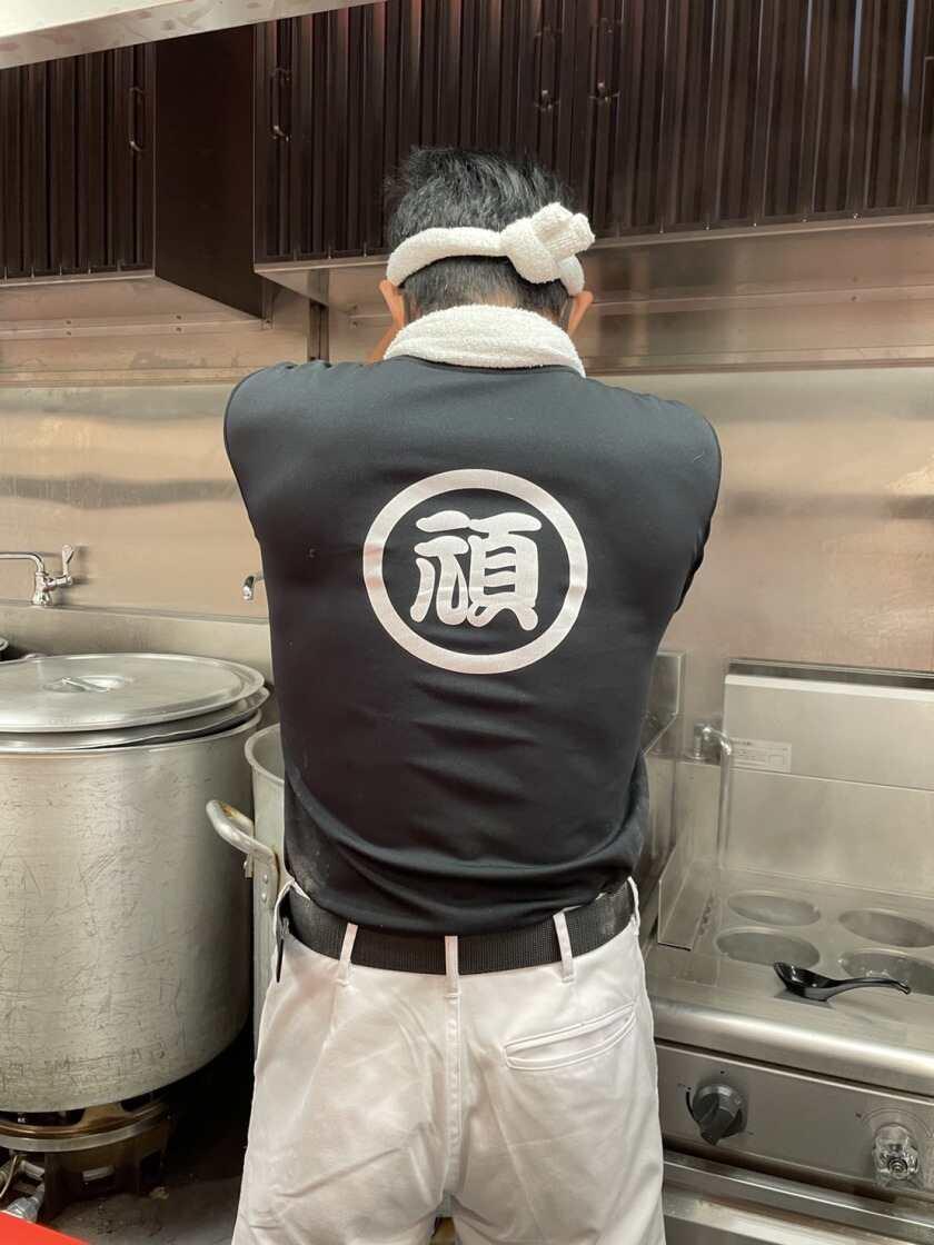 ラーメン家　がんくろの制服2