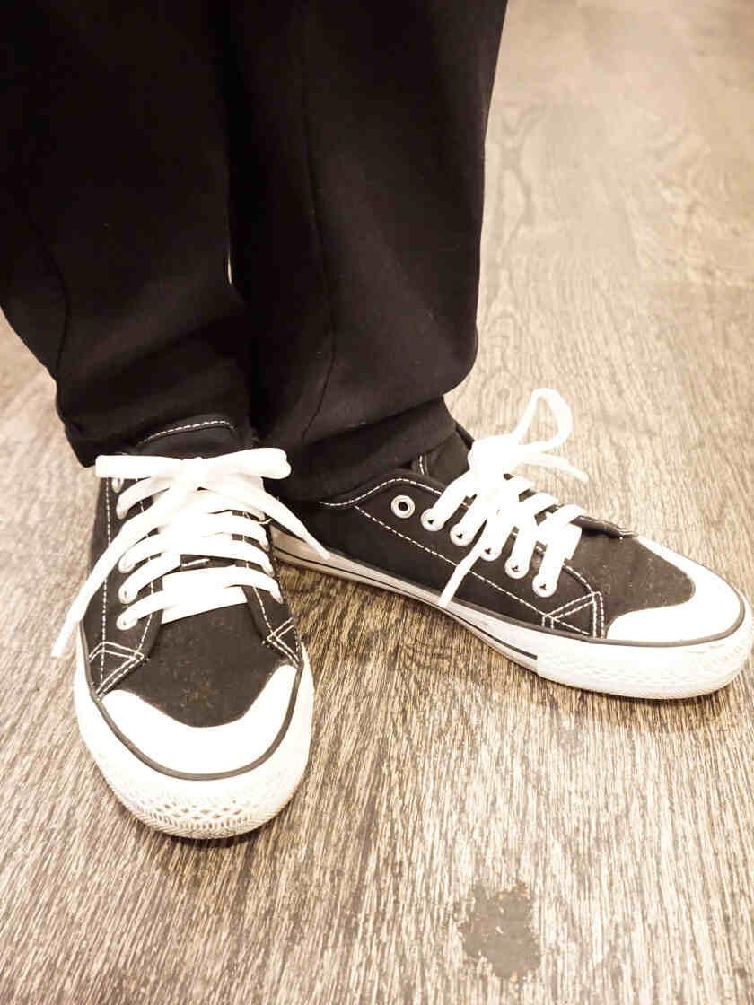 株式会社伴蔵 【博多鉄なべ無限餃子、もも焼き伴鳥、菊二朗】の制服3