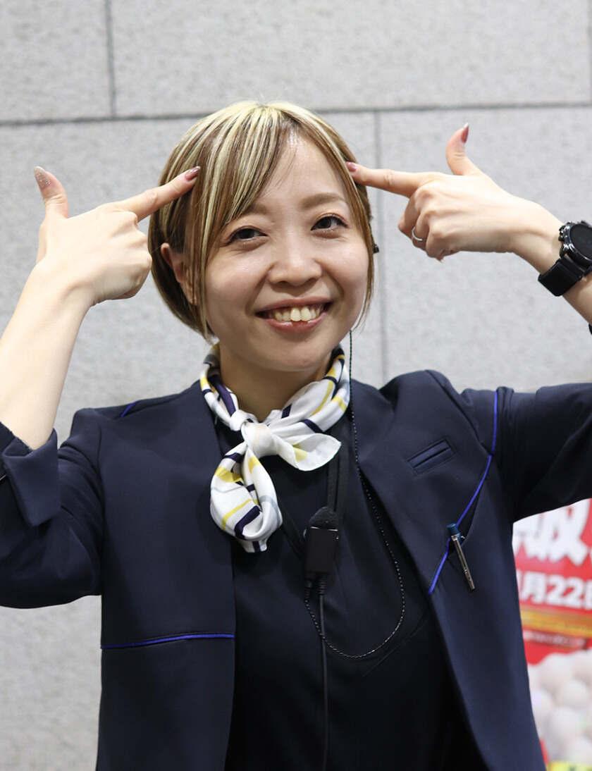 マルハン　千葉北店の制服3