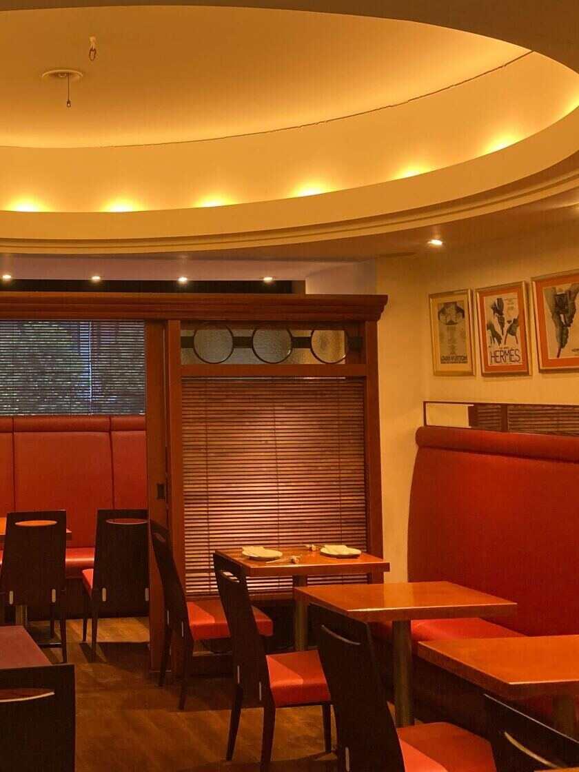 ビストロサブリエの制服8