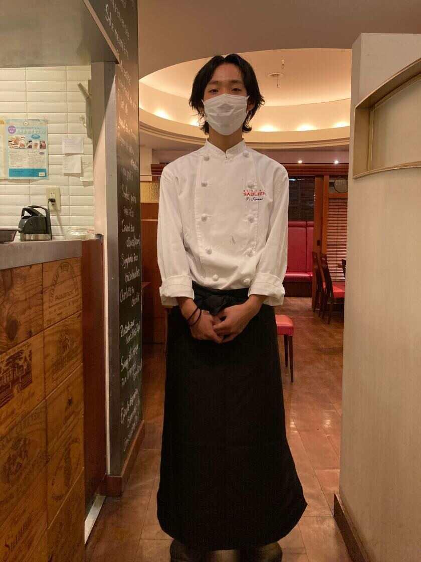 フルーツビストロサブリエ三越前の制服4