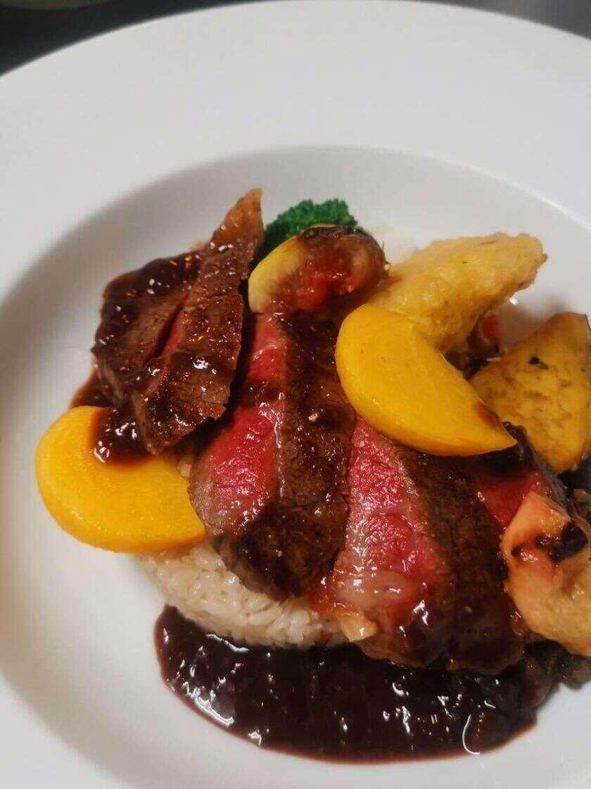 フルーツビストロサブリエ三越前の制服2