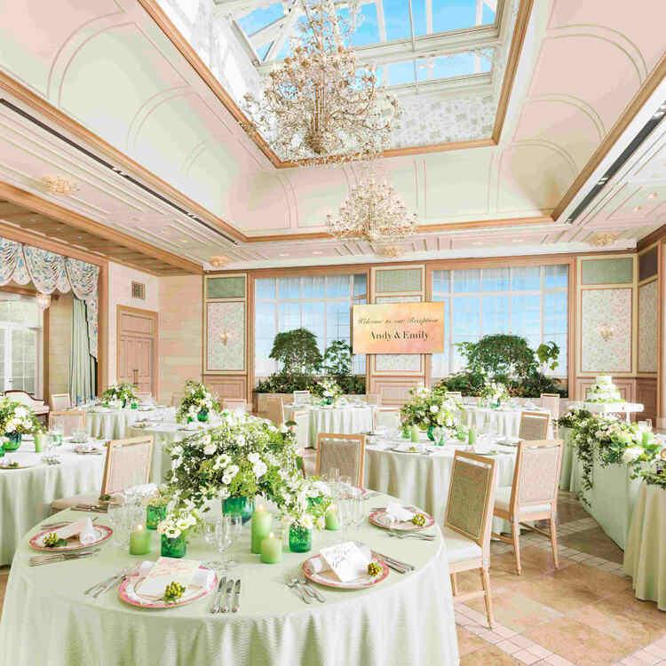 ホテルモントレ グラスミア大阪　応募受付先の制服1