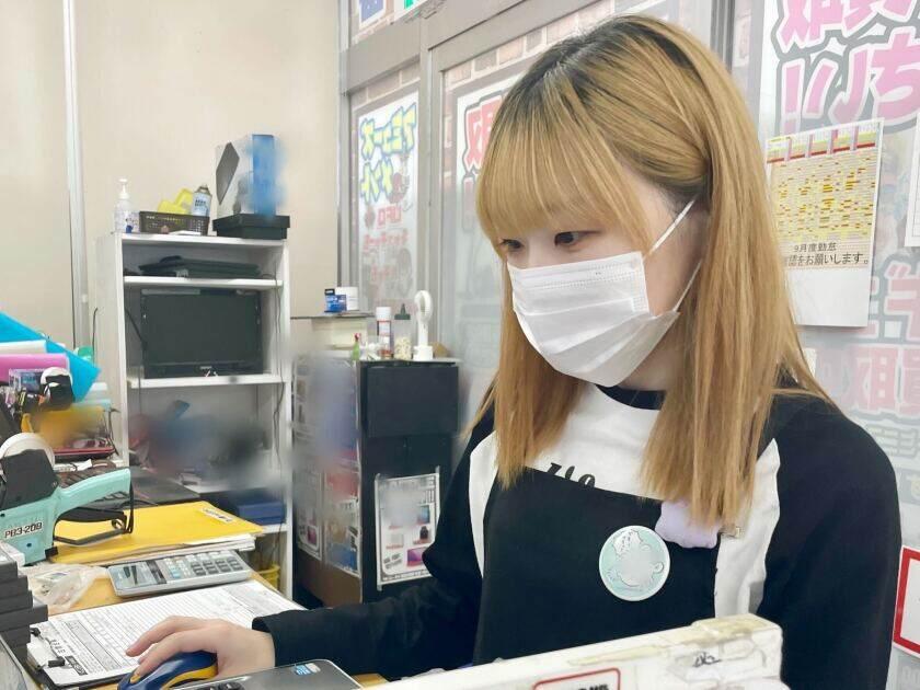 マンガ倉庫　甘木店の制服1