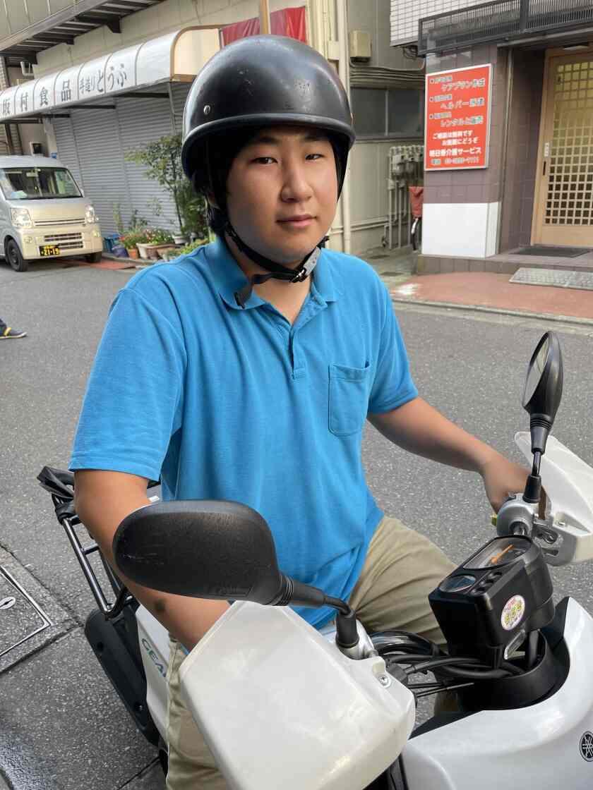 産経新聞　西新井駅西口SCの制服1
