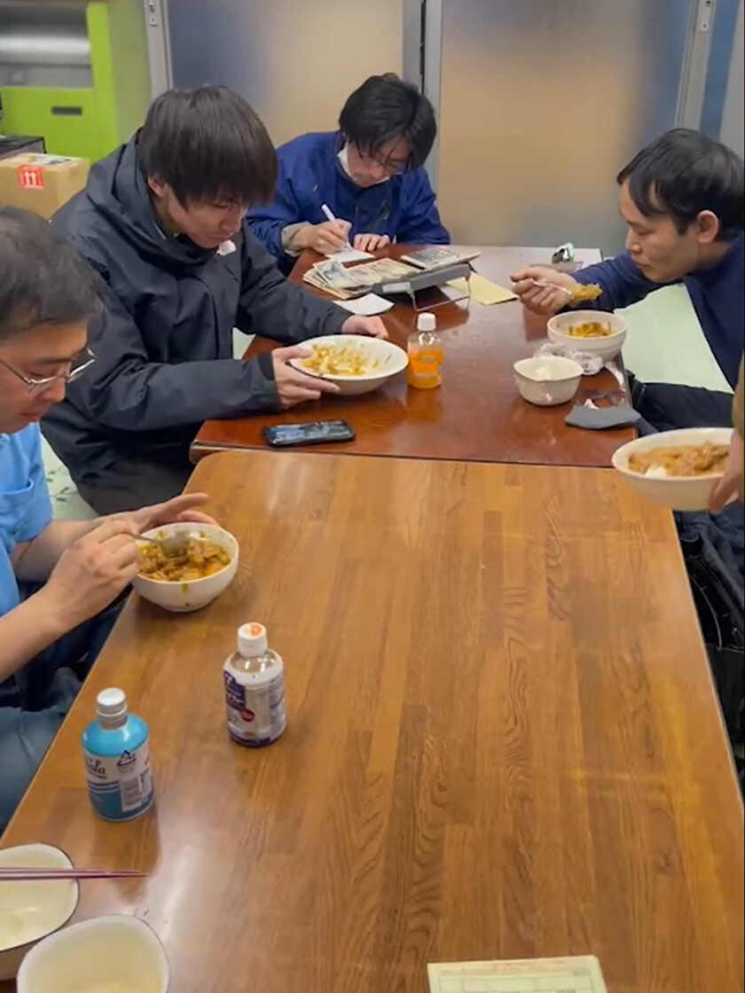 産経新聞　西新井駅西口SCの制服3