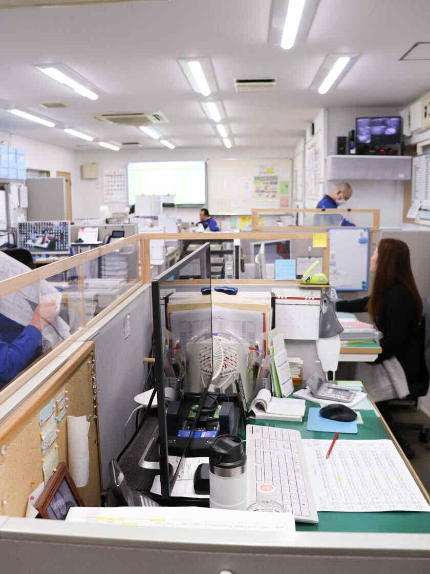 株式会社T.A.Tの制服4