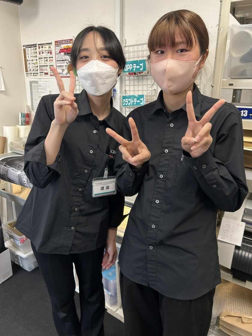 アクセア渋谷青山通り店の制服4