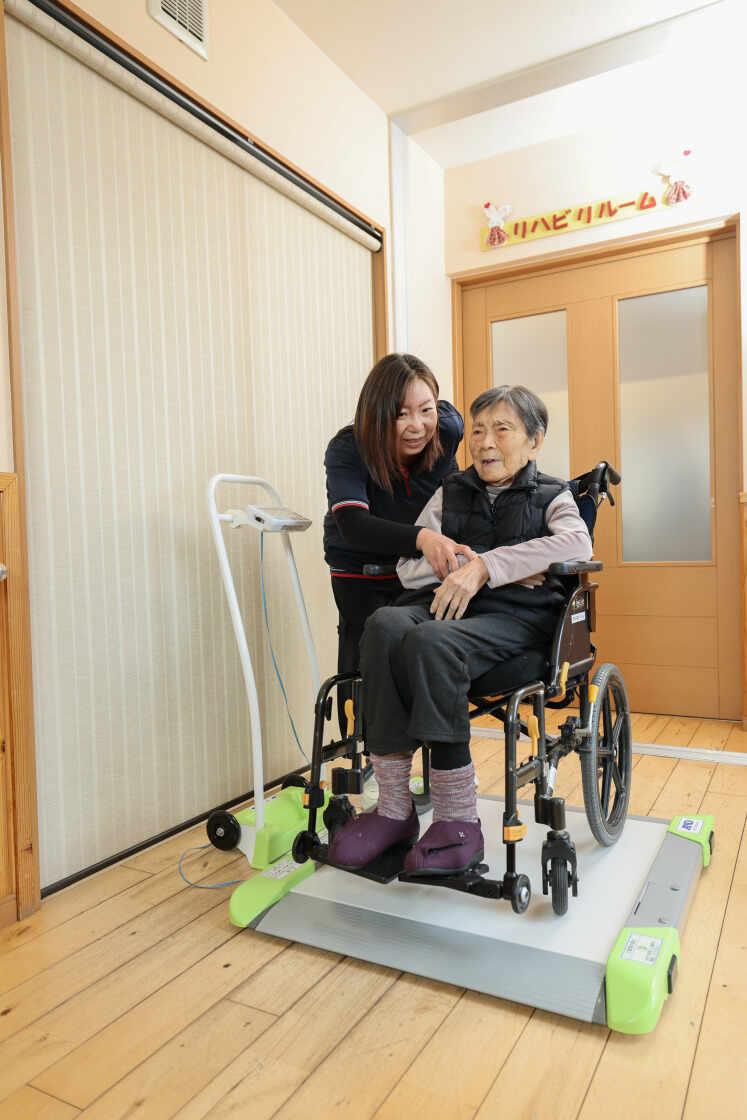 有料老人ホーム　ゆめ咲くらの制服1