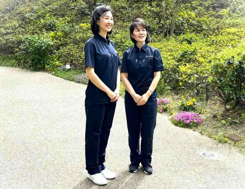 浪速管理グループ（有限なにわ）の制服1