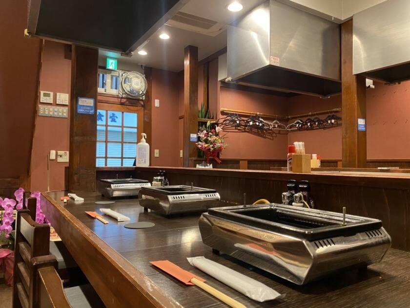 焼肉とまるの制服5