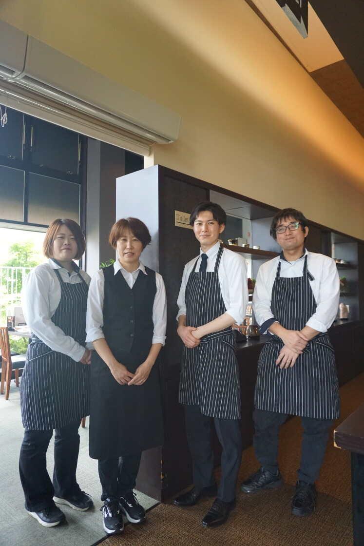 さかい珈琲 各務原ヒルズ店の制服3