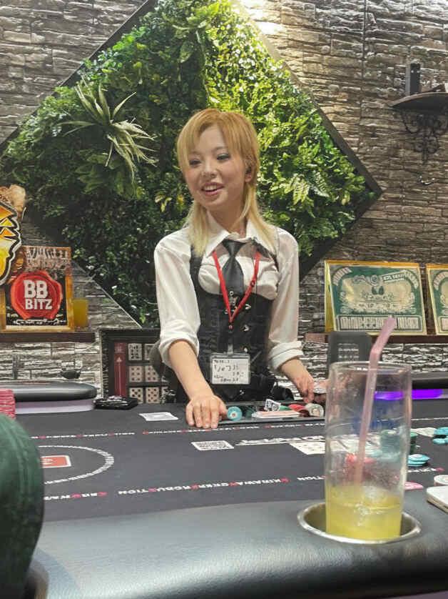 ダーツショップ01の制服1