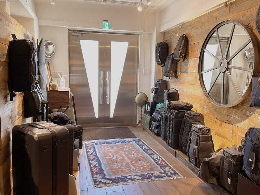 RCTジャパン　サイネージ運用の制服3