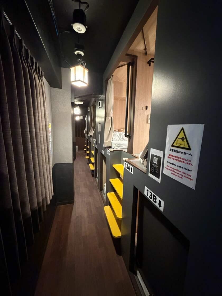 茅場町つくしホテルの制服1