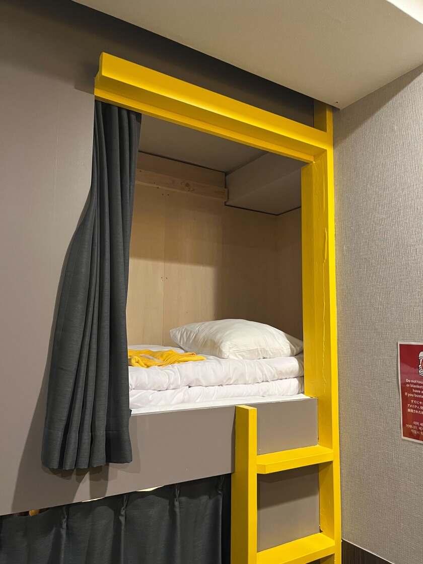 ロードス神楽坂ホテルの制服7