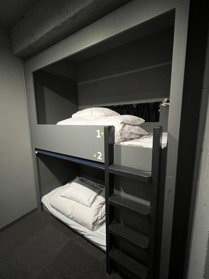 ロードス大塚ホテルの制服1