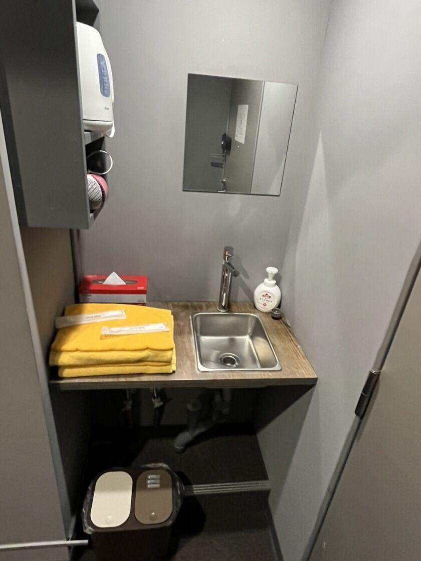 ロードス大塚ホテルの制服2