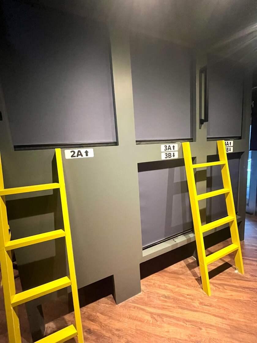 新宿ニッカホテルの制服3