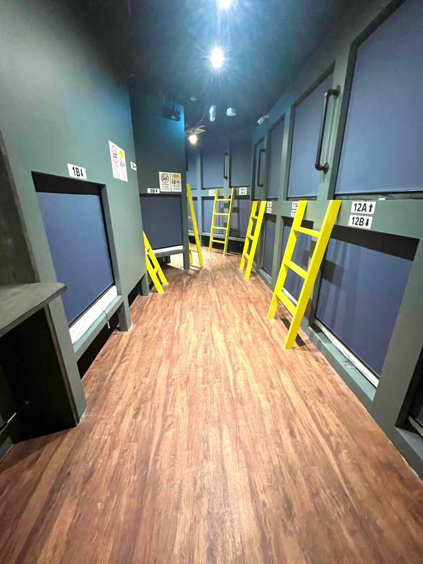 新宿ニッカホテルの制服1