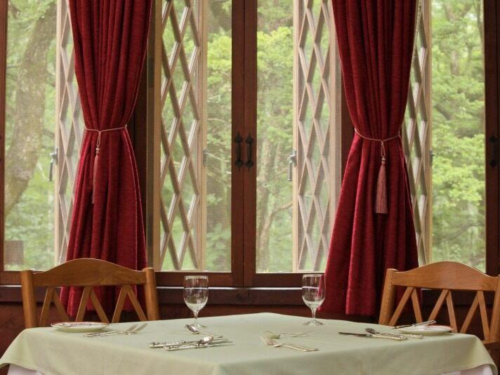 株式会社帝国ホテルの制服3