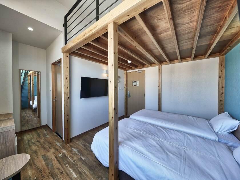 CABIN & HOTEL  Re TIMEの制服1