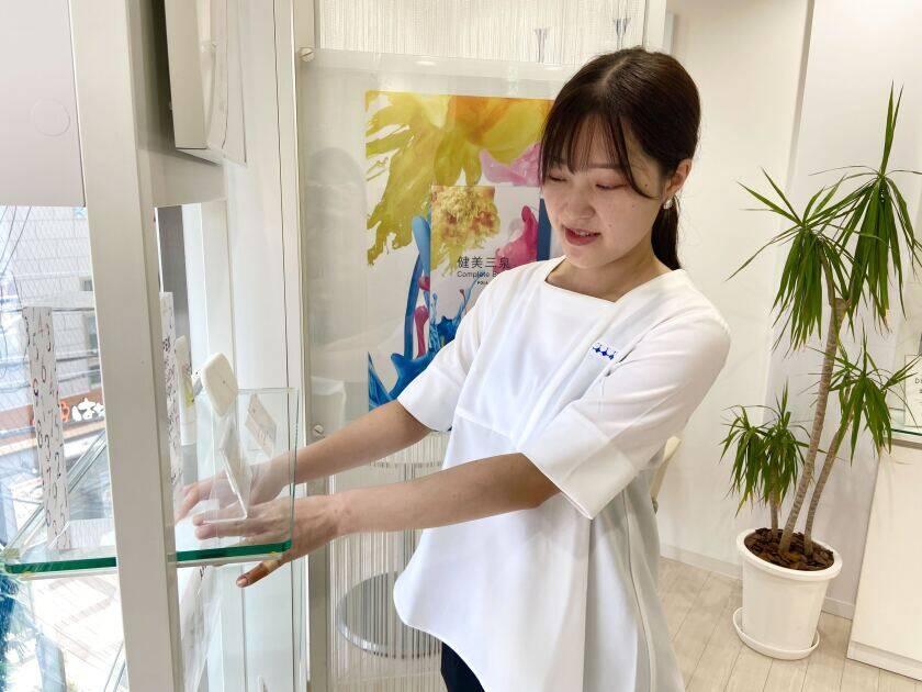 POLA四条烏丸店の制服2