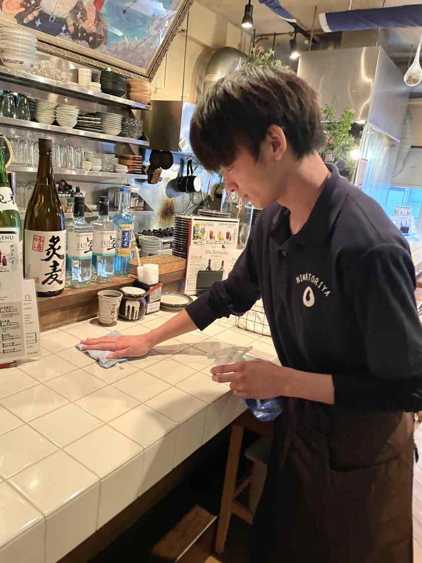 にはとりや 三宮店の制服3