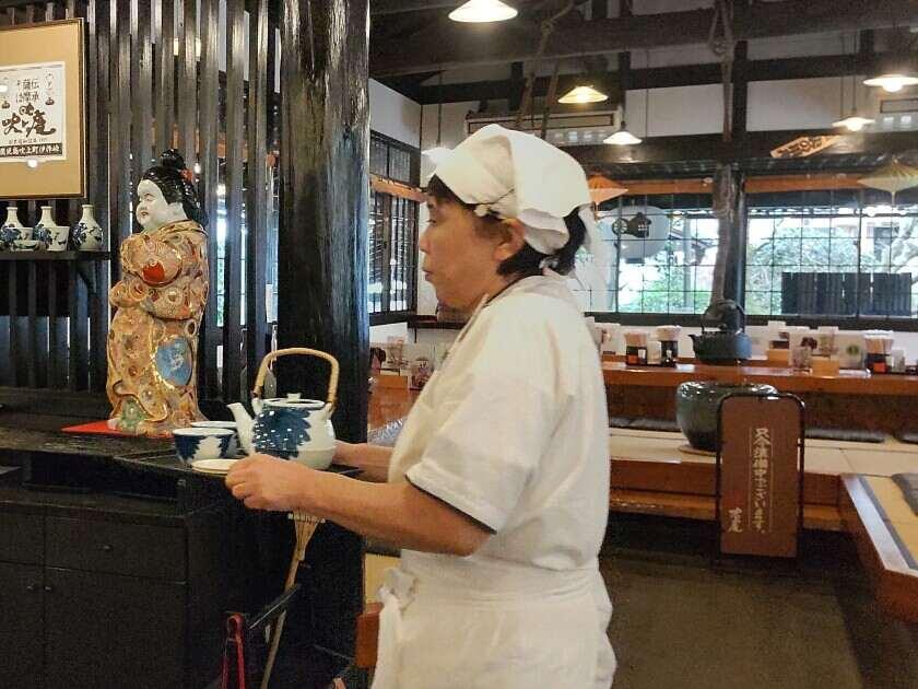 そば茶屋吹上庵 川辺店の制服1