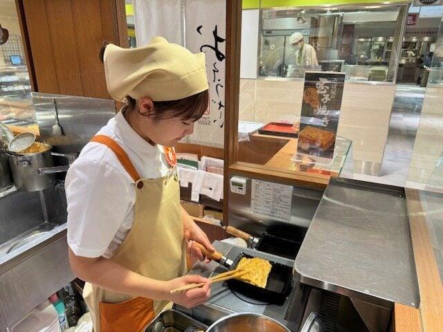 天ぷらおそうざい 左膳アミュプラザ店の制服1