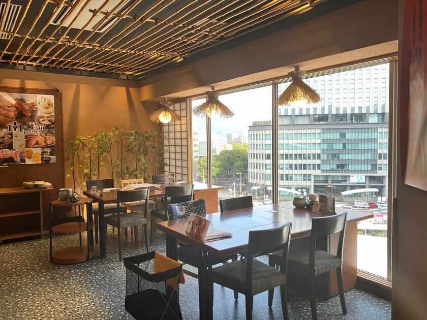 遊食豚彩 いちにいさん アミュプラザ鹿児島店の制服2