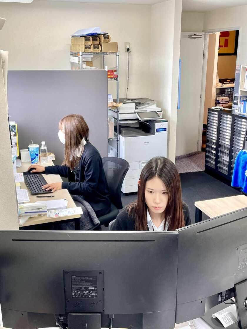 タイヤショップZERO越谷店の制服2