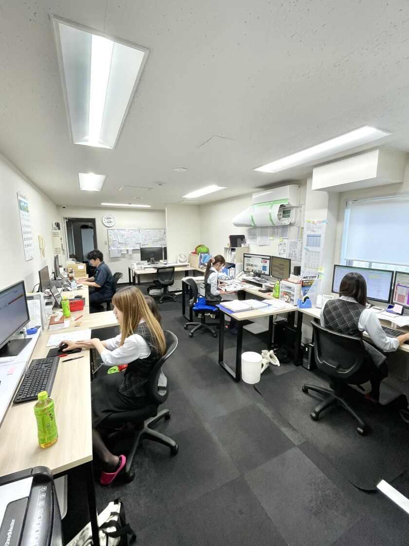 タイヤショップZERO越谷店の制服3