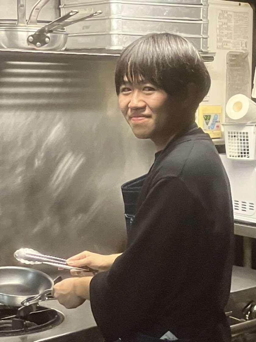 味の店一番 谷町店の制服1