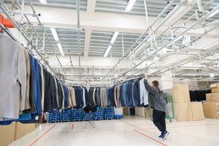 アパレル製品の物流社員｜年間休日125日｜残業少なめ｜車通勤可(軽作業・物流、岐阜市)のイメージ画像