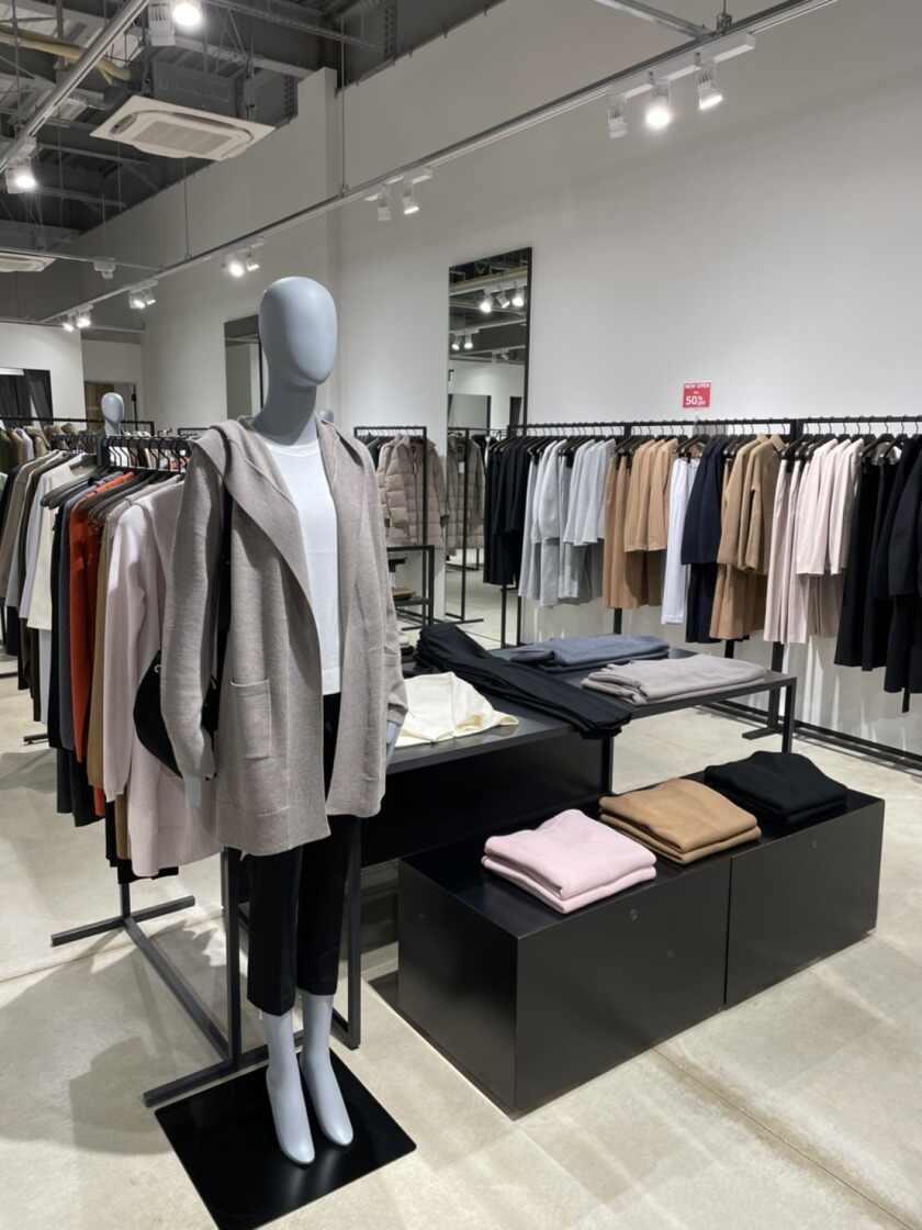 Theory ふかや花園プレミアム・アウトレット店の制服1