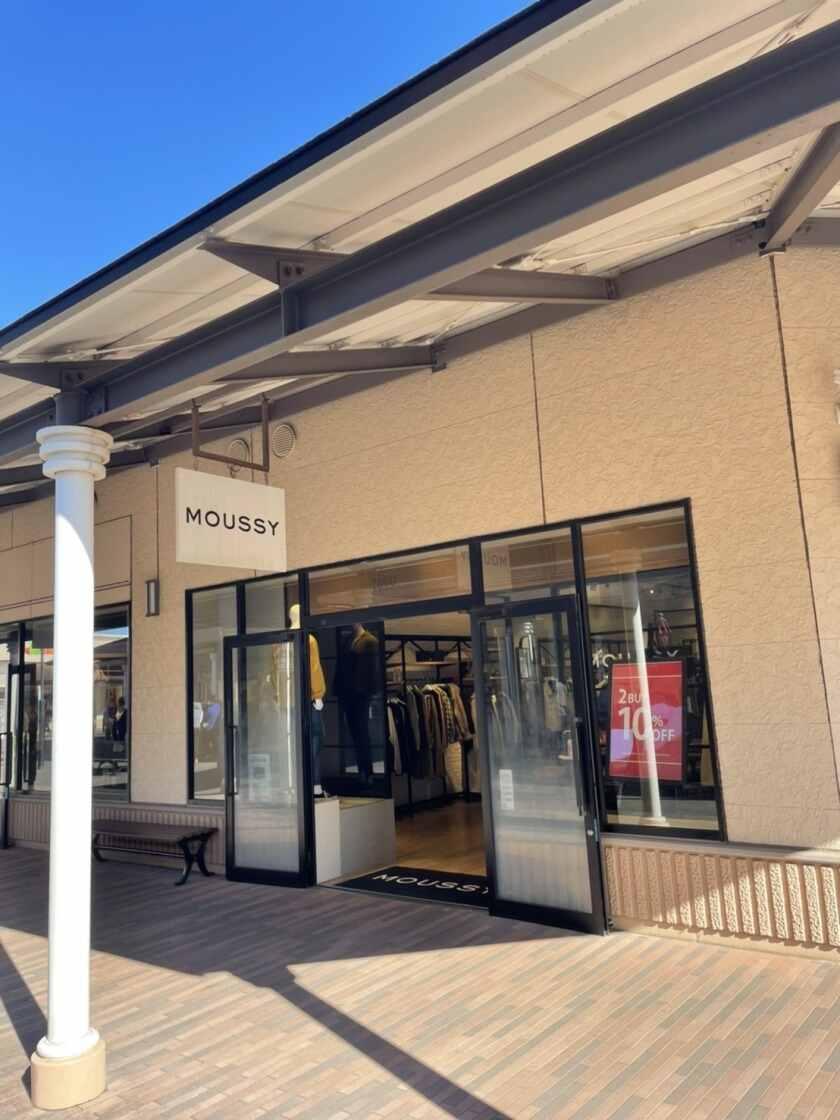 SHEL'TTER　酒々井プレミアム・アウトレット店の制服2