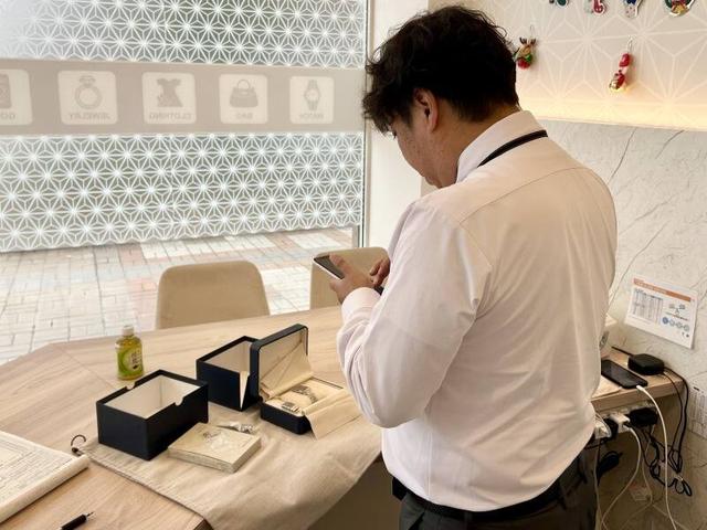 写真撮ってアップ！査定スタッフ＊未経験スタートで年収350万(販売、芦屋市)のイメージ画像