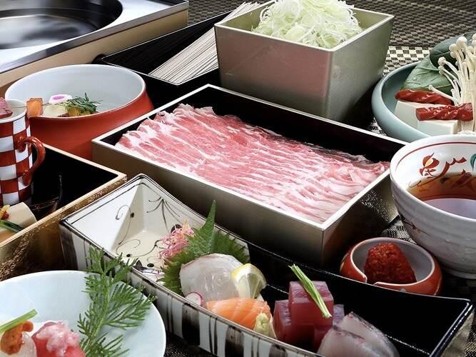 京都つゆしゃぶCHIRIRI 本店の制服7