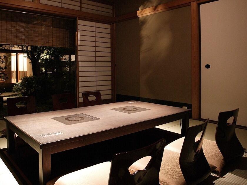 京都つゆしゃぶCHIRIRI 本店の制服3