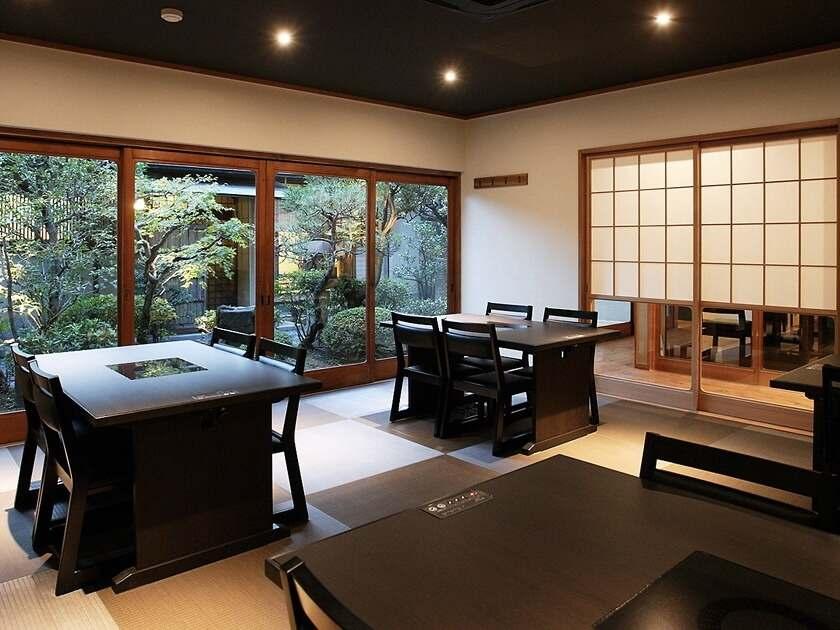 京都つゆしゃぶCHIRIRI 本店の制服4