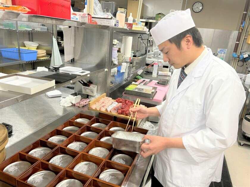 京都つゆしゃぶ　ちりり　CHIRIRIの制服3