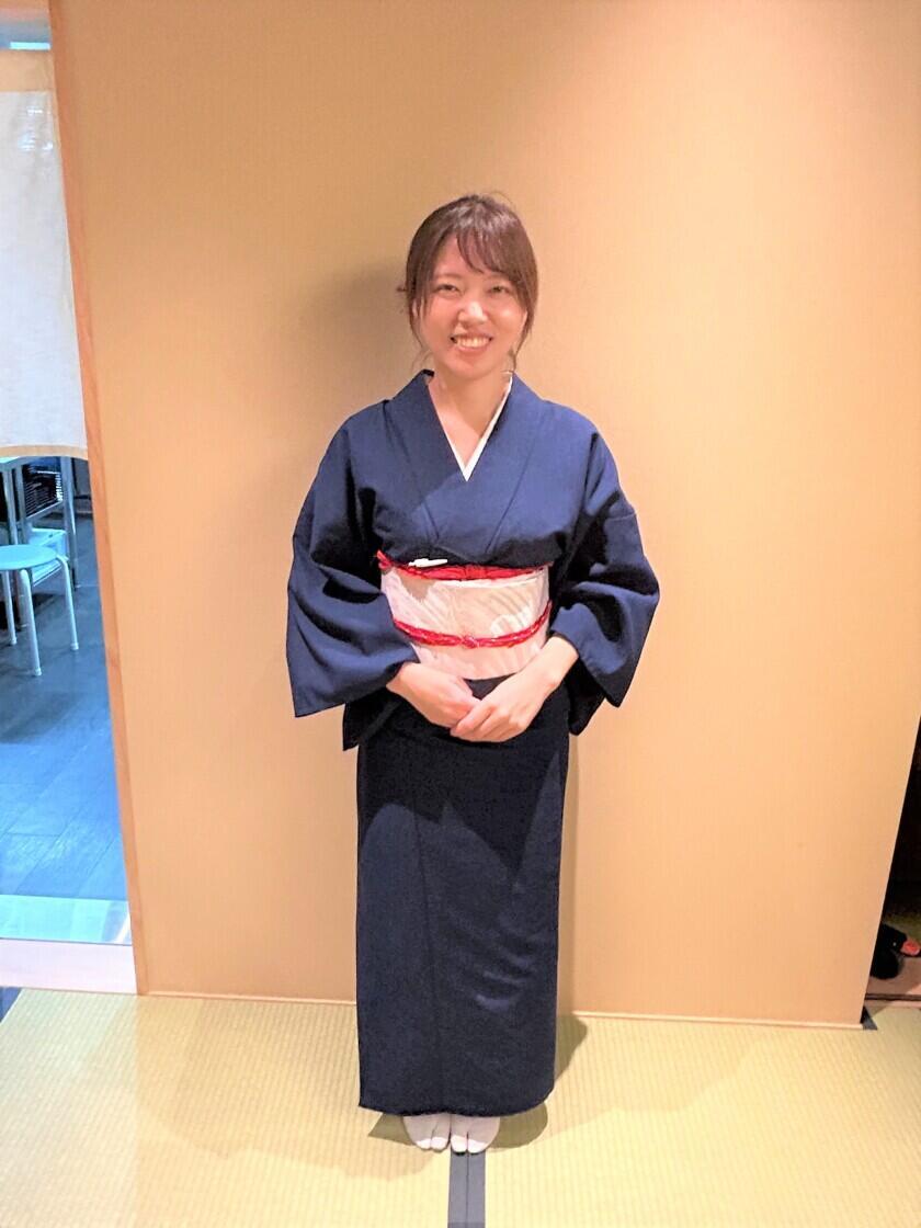 京都つゆしゃぶ　ちりり　CHIRIRIの制服2