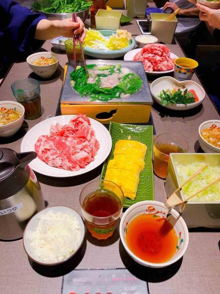 京都つゆしゃぶCHIRIRI 品川店の制服7