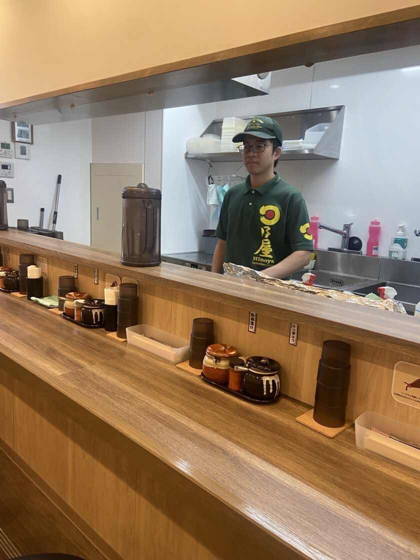 日乃屋カレー 川越店の制服1