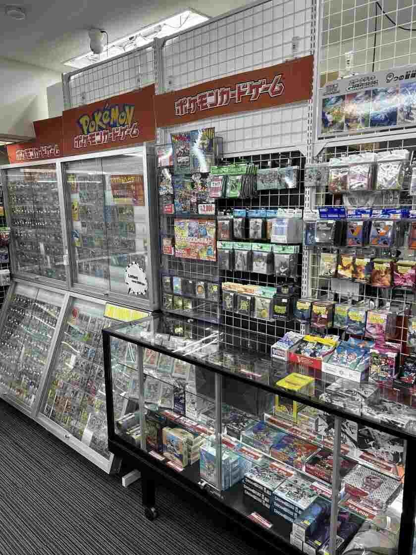 カードキングダム渋谷店の制服2