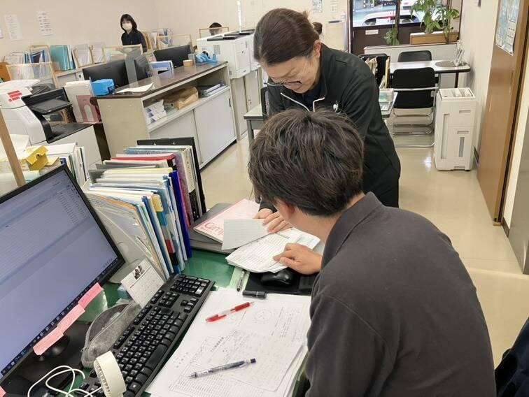 株式会社松下商店　鹿児島営業所の制服5