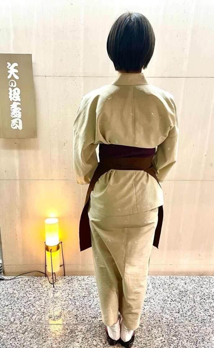 矢の根寿司 日本橋本店の制服5