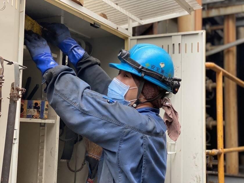 有限会社三昭興業の制服2